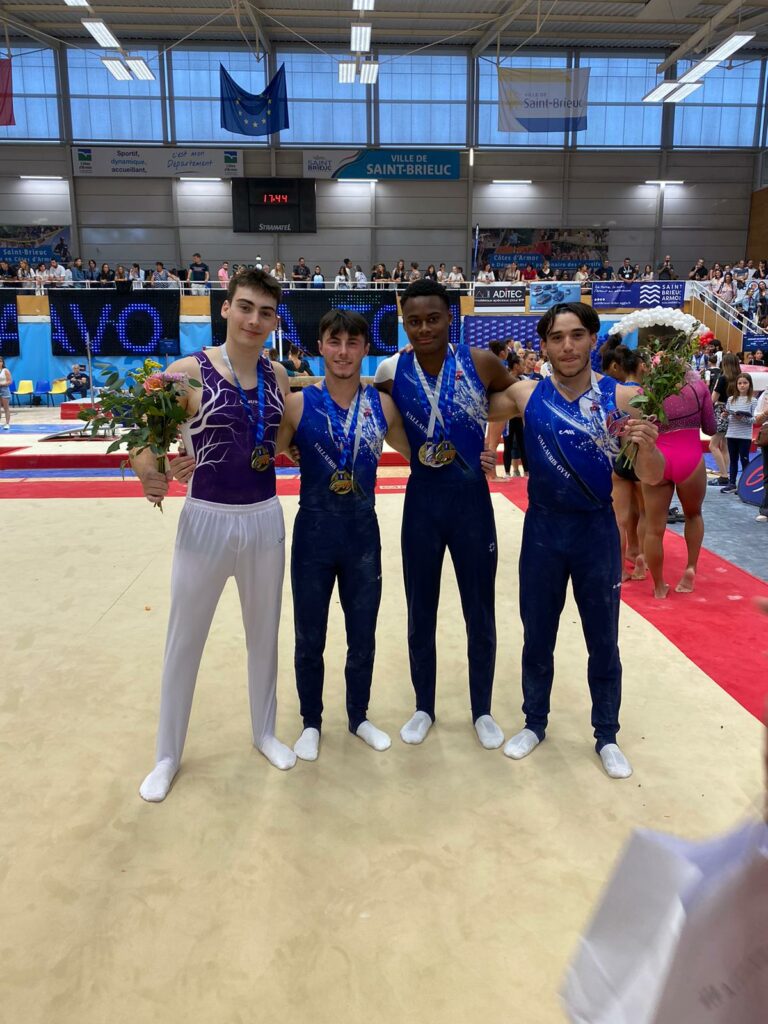 4 gymnastes médaillés